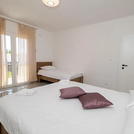 Zora Apartmán *