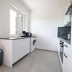 Zora Apartman Seline