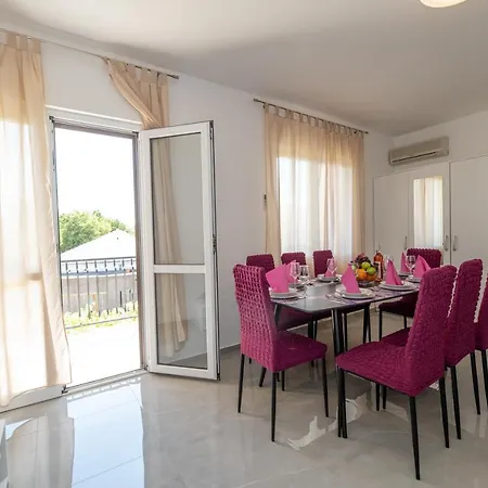 Zora Apartment *
